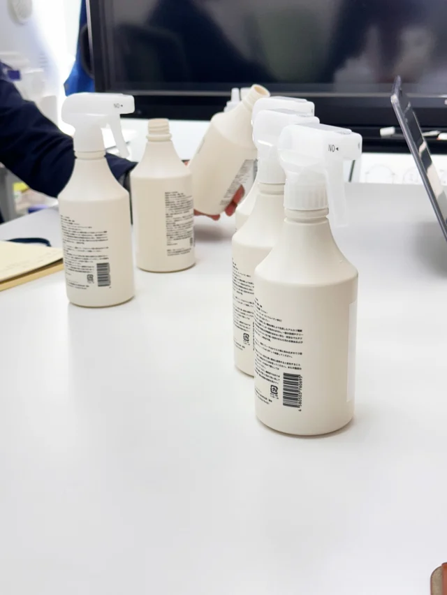 ...
✨新商品マルチクリーナー【119HOME】✨

現在ボトルの試し刷りが仕上がり、現物を確認しております🔍

まだ試作の段階なのでいろいろと問題点を確認し、よりよい仕上がりになるよう最終調整を進めております😊

新商品発売までもうしばらくお待ちください🤗✨

お楽しみに☺️🙌🏻

#マルチクリーナー#新商品発売#掃除#掃除グッズ#119シリーズ