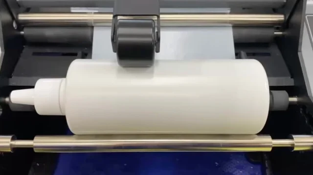 ...
カビ取りジェルの製造過程を皆さんに少しだけご紹介です😊

先日の119の日のイベントでたくさんのお客様に119シリーズをお買い求めいただきありがとうございました🙇🏻‍♀️

おかげさまで製造が追いついておらず、お客様に商品をお届けするまでに少しお待たせしてしまう事態が発生してしまい、ご不便をおかけしてしまい申し訳ございません🙇🏻‍♀️

ですが社員一同全力で商品製造を進めております💨

1日でも早くみなさまのお手元に商品をお届けすることができるようフル稼働して頑張っておりますので、商品発送までもうしばらくお待ちくださいませ🙇🏻‍♀️

#119の日#119シリーズ#カビ取りジェル#カビ取りジェル119#油汚れ取りジェル#水垢ウロコ取りジェル#大掃除#掃除グッズ#業務用洗剤#清潔オンラインショップ#工場見学#製造工程#119ができるまで